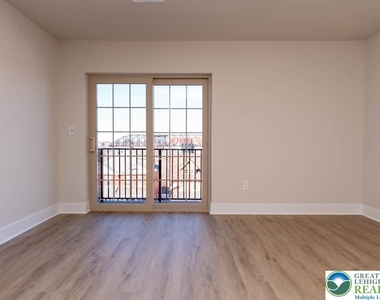 1275 E 4th Street - Photo Thumbnail 14