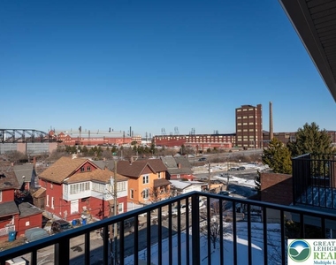 1275 E 4th Street - Photo Thumbnail 17