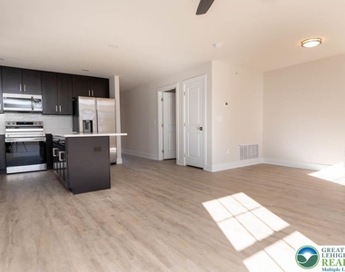 1275 E 4th Street - Photo Thumbnail 5