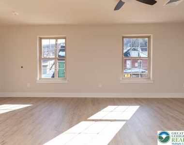 1275 E 4th Street - Photo Thumbnail 3