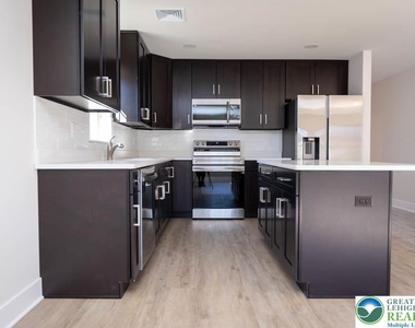 1275 E 4th Street - Photo Thumbnail 6