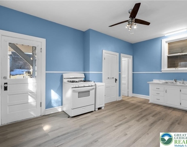 746 N Washington Street - Photo Thumbnail 4