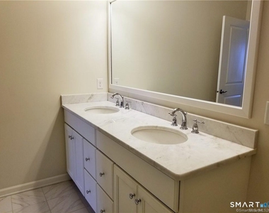 424 Center Meadow Lane - Photo Thumbnail 13