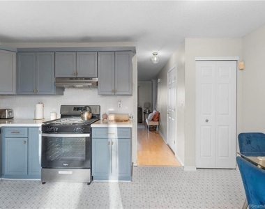 360 Spring Street - Photo Thumbnail 2