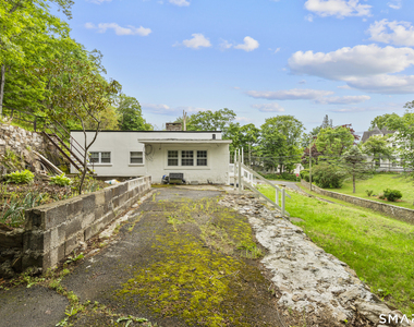 399 Hawthorne Avenue - Photo Thumbnail 3