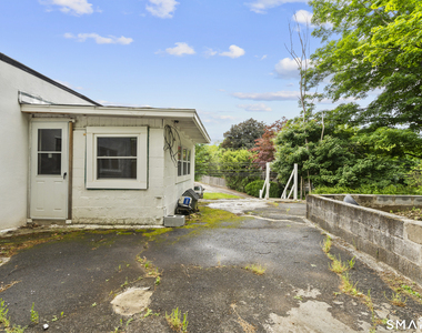 399 Hawthorne Avenue - Photo Thumbnail 2