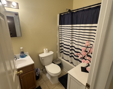 422 Main Street - Photo Thumbnail 5