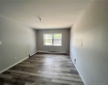85 Union Avenue - Photo Thumbnail 3