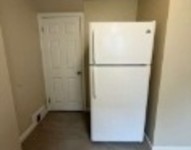 1160 Whitney Avenue - Photo Thumbnail 8