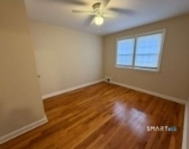 1160 Whitney Avenue - Photo Thumbnail 7