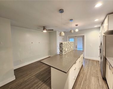 4552 Penn Ave - Photo Thumbnail 3