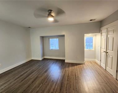 4552 Penn Ave - Photo Thumbnail 1