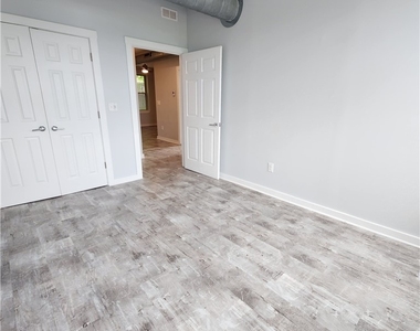 6026 Butler St - Photo Thumbnail 6