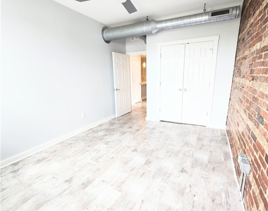 6026 Butler St - Photo Thumbnail 5