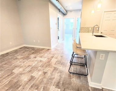 6026 Butler St - Photo Thumbnail 2
