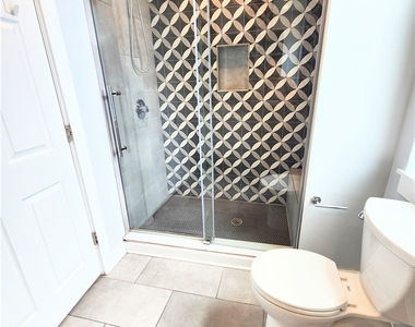 6026 Butler St - Photo Thumbnail 4