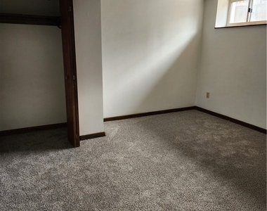 1320 Kelton Ave - Photo Thumbnail 4
