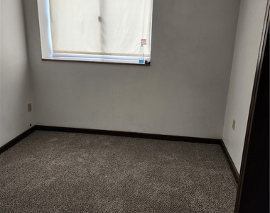 1320 Kelton Ave - Photo Thumbnail 3