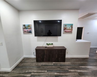 9882 Oriole Crest Court - Photo Thumbnail 6