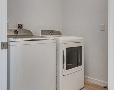 900 Elmwood Forest Lane - Photo Thumbnail 8