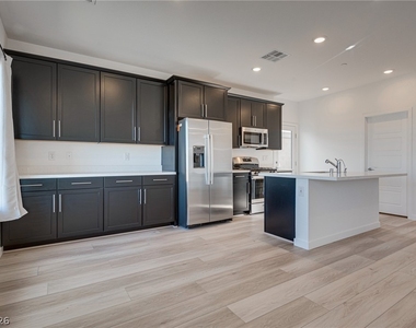 900 Elmwood Forest Lane - Photo Thumbnail 5