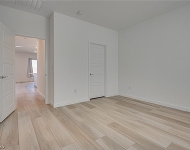 900 Elmwood Forest Lane - Photo Thumbnail 10