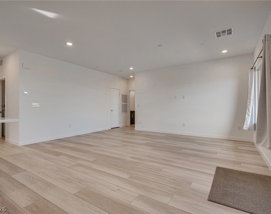 900 Elmwood Forest Lane - Photo Thumbnail 3