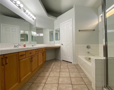 181 Laguna Hills Court - Photo Thumbnail 14