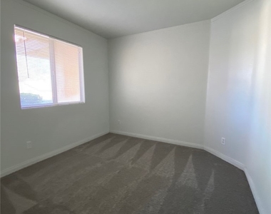 181 Laguna Hills Court - Photo Thumbnail 19
