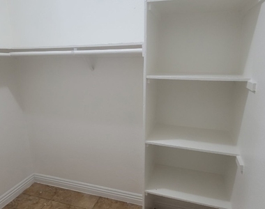 305 N 10th Street - Photo Thumbnail 5