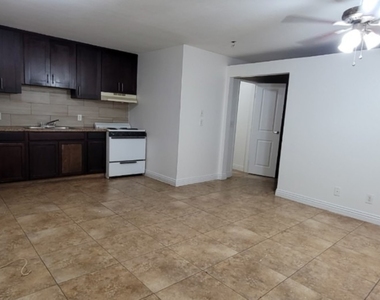 305 N 10th Street - Photo Thumbnail 2