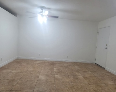 305 N 10th Street - Photo Thumbnail 4