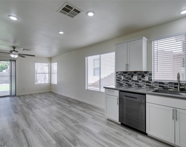 8705 Majestic Pine Avenue - Photo Thumbnail 8