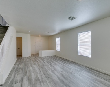 8705 Majestic Pine Avenue - Photo Thumbnail 18
