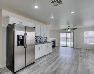 8705 Majestic Pine Avenue - Photo Thumbnail 5