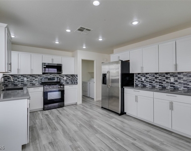 8705 Majestic Pine Avenue - Photo Thumbnail 22