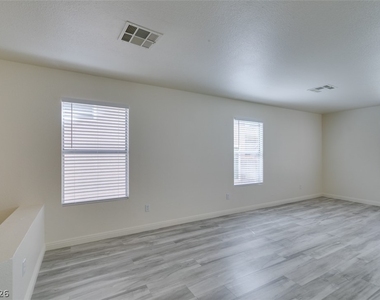 8705 Majestic Pine Avenue - Photo Thumbnail 12