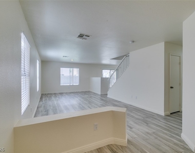 8705 Majestic Pine Avenue - Photo Thumbnail 10