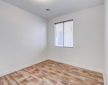 10948 Positano Street - Photo Thumbnail 12