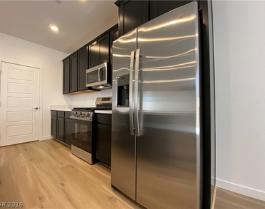 2608 Morning Moon Street - Photo Thumbnail 4