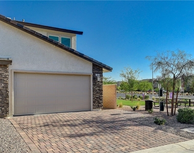 918 Cottonwood Hill Place - Photo Thumbnail 2