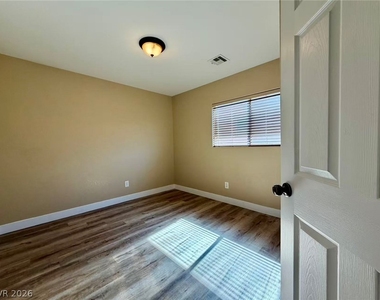 715 Quayside Court - Photo Thumbnail 15