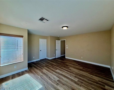 715 Quayside Court - Photo Thumbnail 11