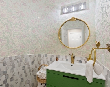 4198 Abernethy Forest Place - Photo Thumbnail 41