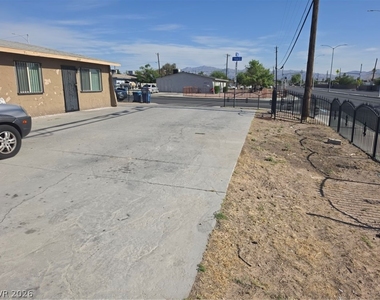 1809 Putnam Avenue - Photo Thumbnail 2