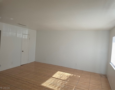 1809 Putnam Avenue - Photo Thumbnail 6