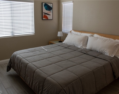855 N Stephanie Street - Photo Thumbnail 12