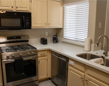 855 N Stephanie Street - Photo Thumbnail 8