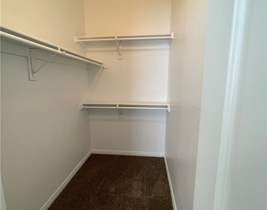 231 W Horizon Ridge Parkway - Photo Thumbnail 7
