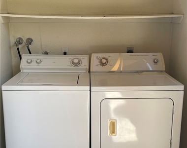 231 W Horizon Ridge Parkway - Photo Thumbnail 8